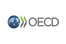 El logotipo de la Organización para la Cooperación y el Desarrollo Económicos: un globo terráqueo con dos flechas grises y verdes que apuntan al texto gris "OCDE".
