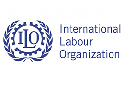 Le logo de l'Organisation internationale du travail - Un blason bleu avec le texte «OIT» au centre, à côté du texte bleu «Organisation internationale du travail».